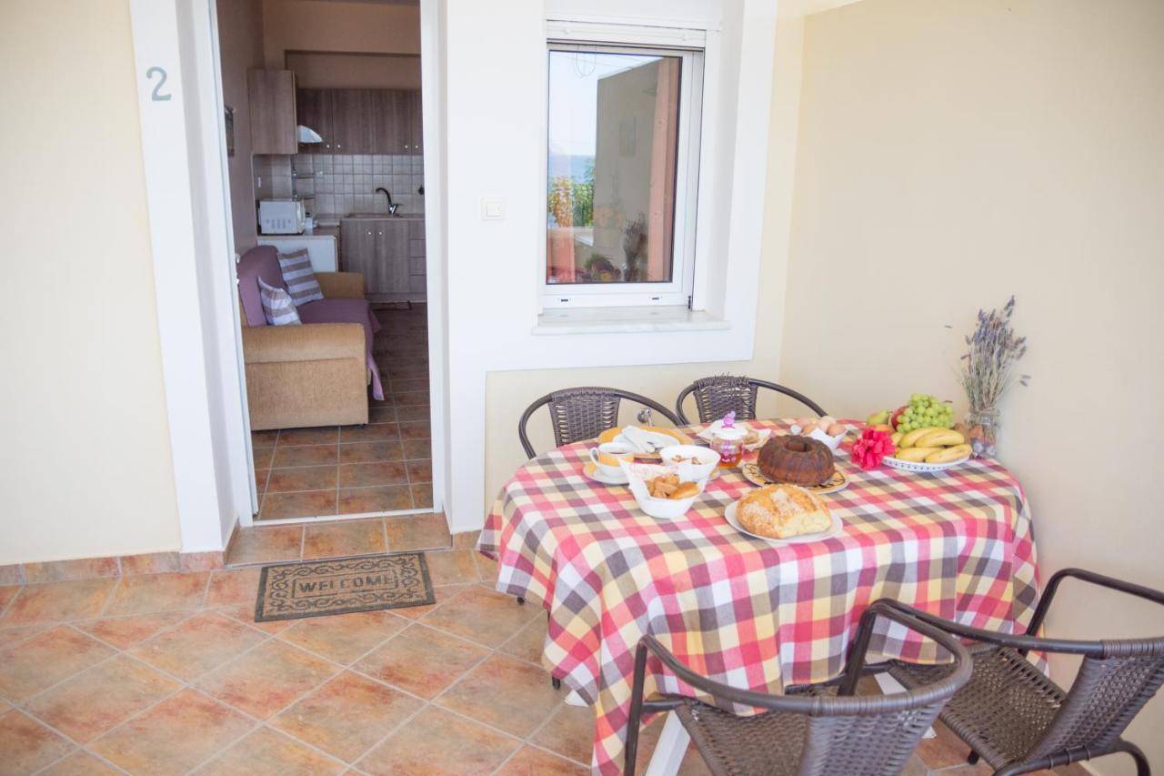 Ktima Develekou Appartement Pigadhia  Buitenkant foto