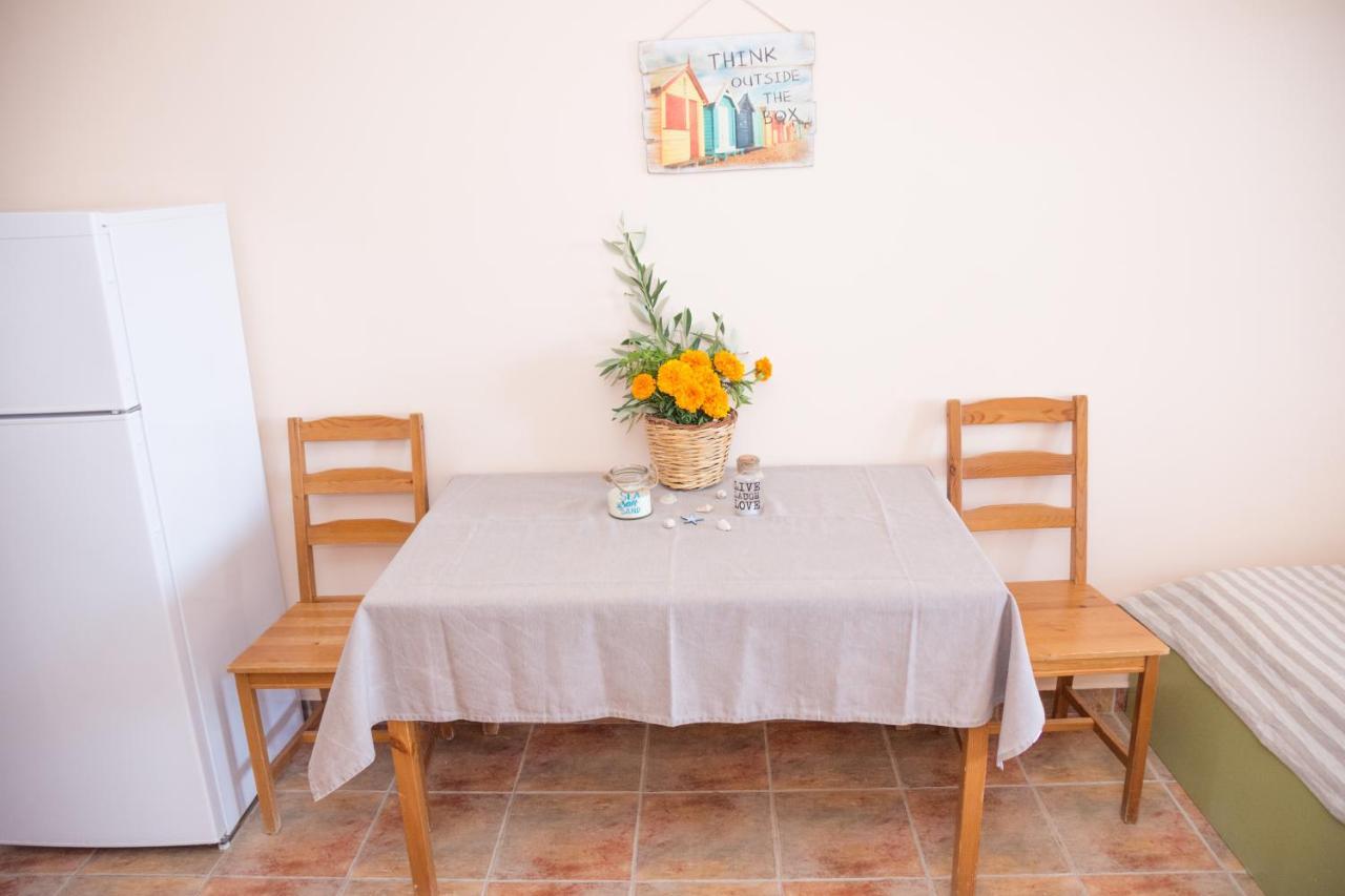 Ktima Develekou Appartement Pigadhia  Buitenkant foto